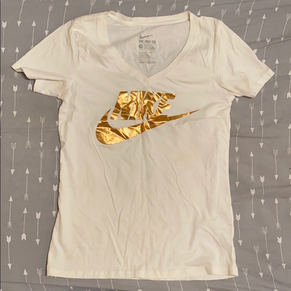 Size small Nike graphic Tee - Picture 1 of 2